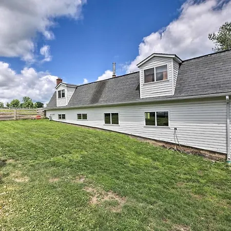 Loft Unplugged With Outdoor Space In Amish Country!